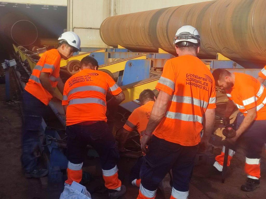 montaje industrial hecha por trabajadores